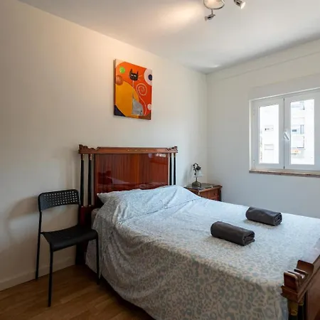 Olivais 2br - Metro & Airport By Perfect Getaway Apartment *